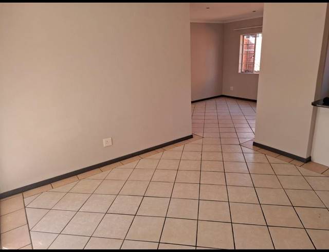 2 BEDROOM PROPERTY TO RENT IN MOOIKLOOF RIDGE ESTATE